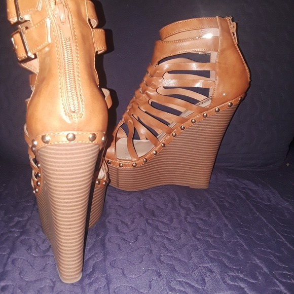 9.5 Platform wedge cognac sandle new - Picture 2 of 2